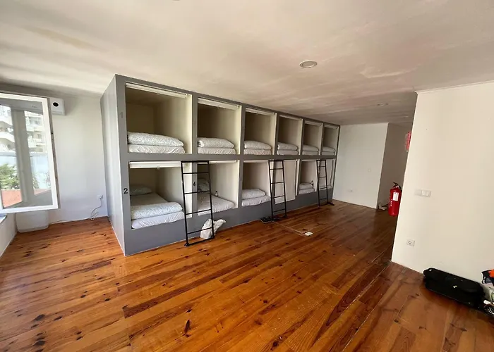 Lisbora Beds Daora *